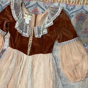 🍄Gorgeous Gunne Sax Delicate Lace dress, Vintage (Size 11) True 1970s